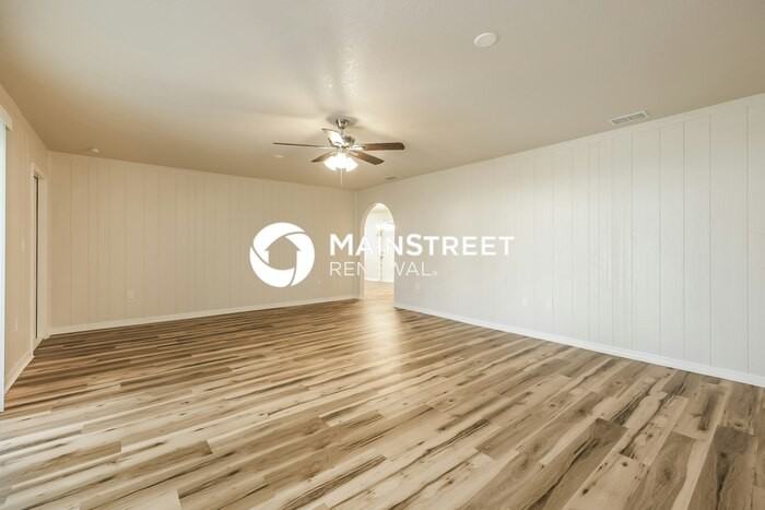 1318 Arrow St - Photo 5 of 16