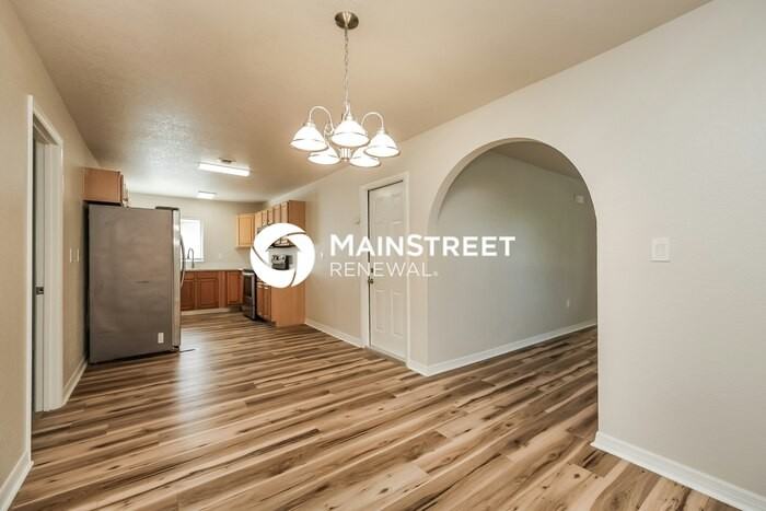 1318 Arrow St - Photo 6 of 16