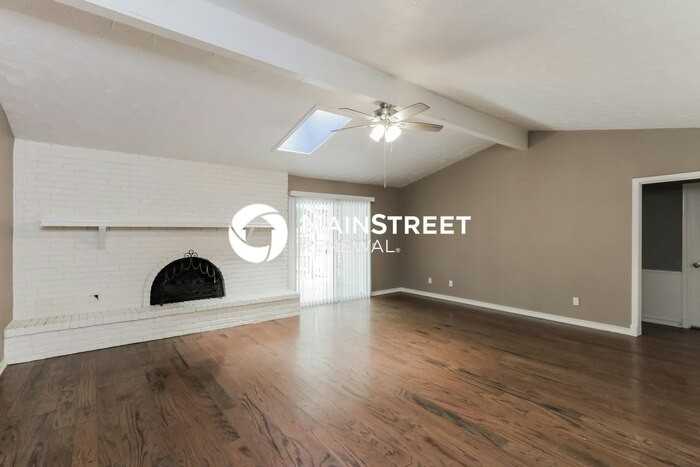 1608 Cloisters Way - Photo 2 of 16