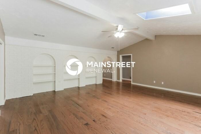 1608 Cloisters Way - Photo 4 of 16