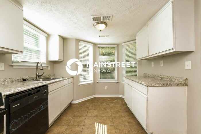 830 Durham Xing - Photo 4 of 17