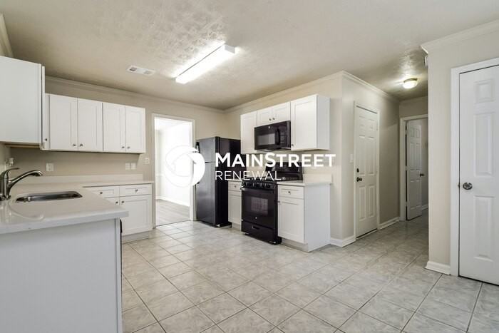 742 Riverlanding Dr - Photo 4 of 17