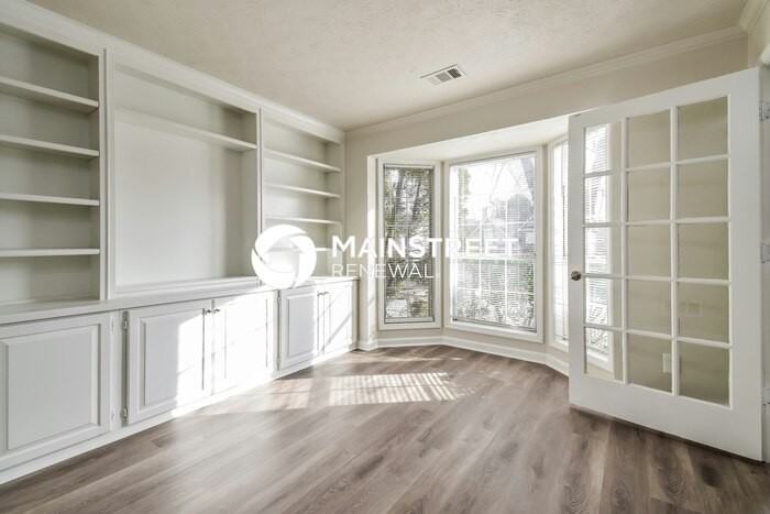 742 Riverlanding Dr - Photo 7 of 17