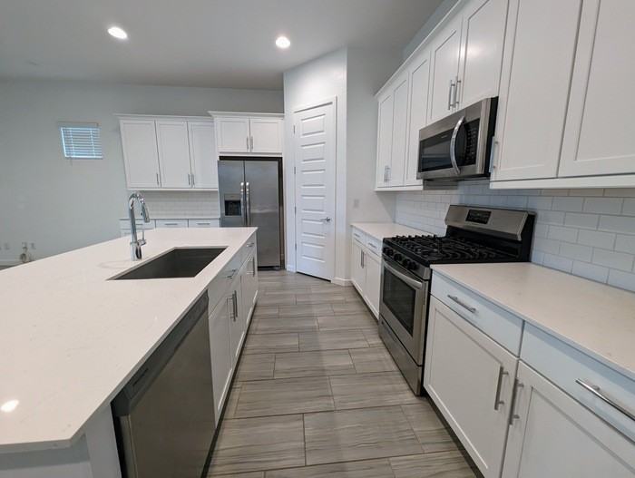 16431 W Charlotte Dr - Photo 7 of 32