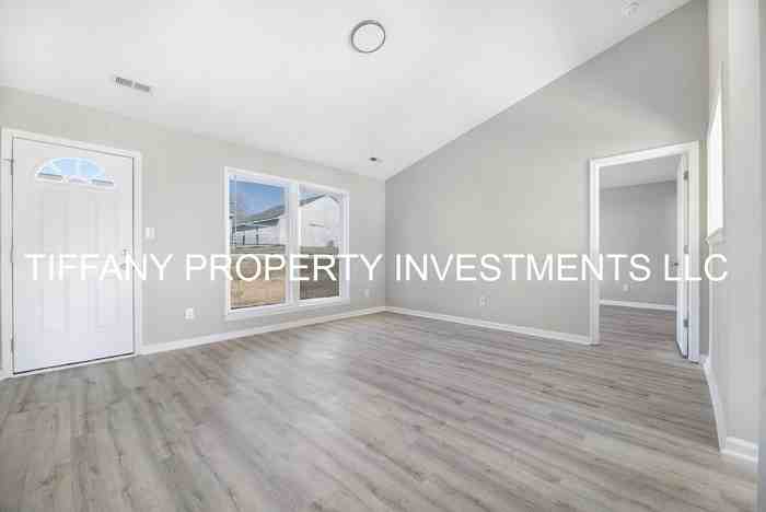 2736 Fairstone Ave - Photo 3 of 26