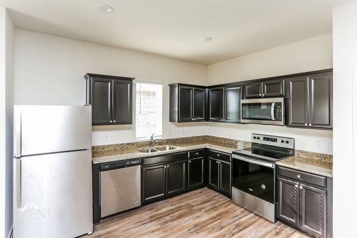 788 Oakhurst Dr - Photo 4 of 37