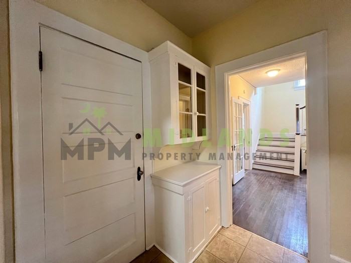 2501 Blossom St - Photo 4 of 50