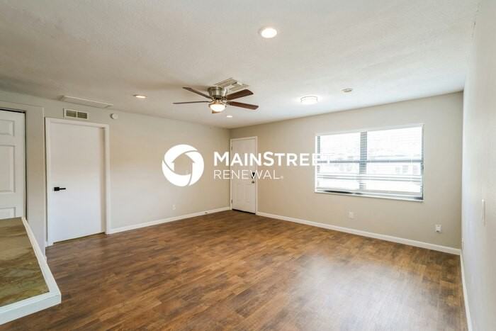 9933 Lake Dr - Photo 3 of 16