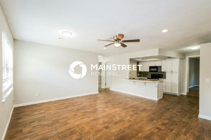 9933 Lake Dr - Photo 4 of 16