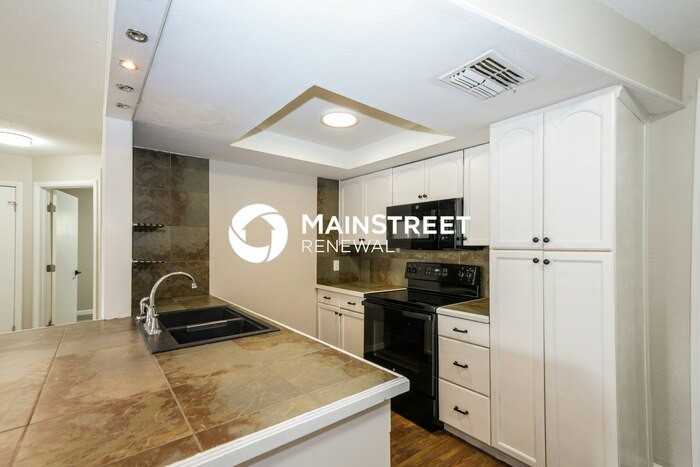 9933 Lake Dr - Photo 5 of 16