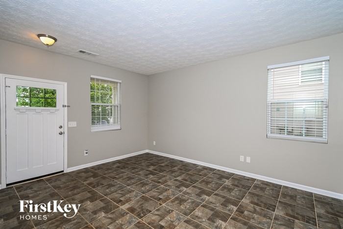 135 Parkmont Court - Photo 3 of 15