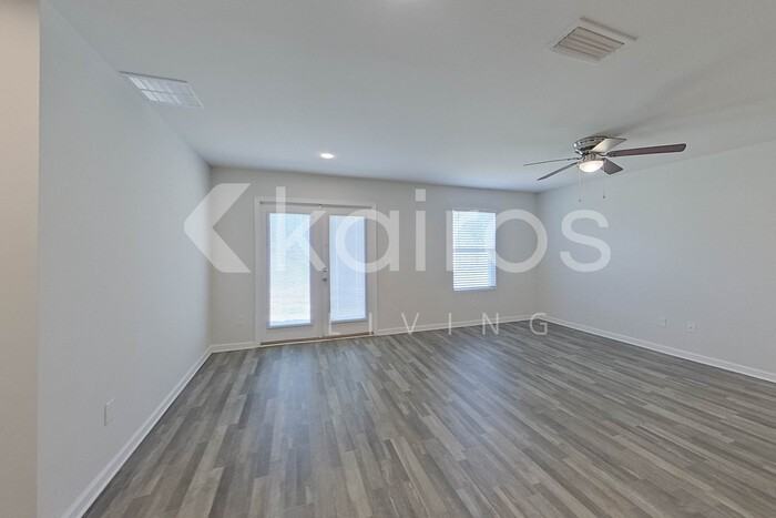 55 Cora Rd - Photo 5 of 27