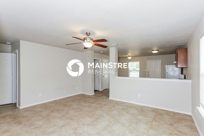 706 Lloyd St - Photo 3 of 16