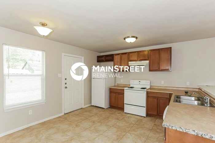 706 Lloyd St - Photo 6 of 16