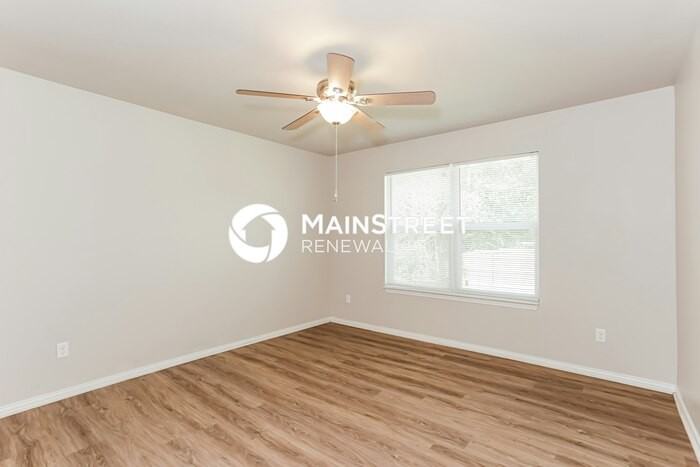 706 Lloyd St - Photo 7 of 16