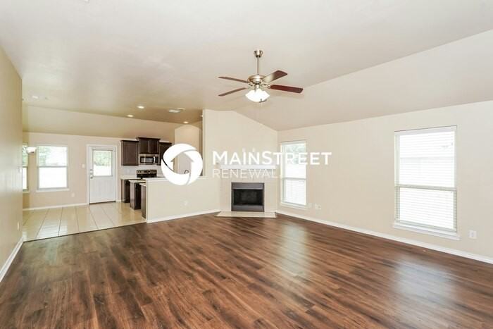 105 Richard Ln - Photo 2 of 15