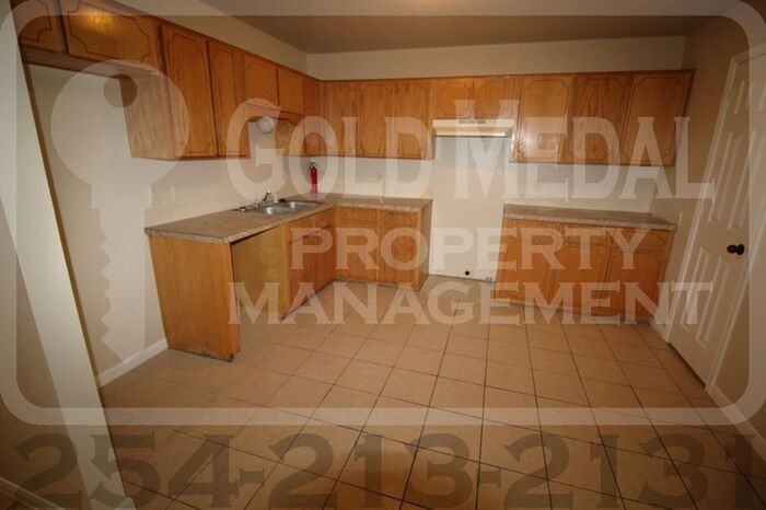 601 N Gilmer St #A - Photo 4 of 20