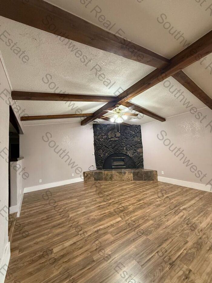 1800 Courtland Cir - Photo 3 of 20