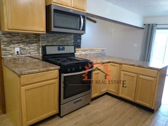 1800 Courtland Cir - Photo 6 of 20