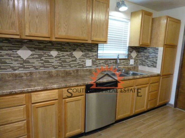 1800 Courtland Cir - Photo 7 of 20