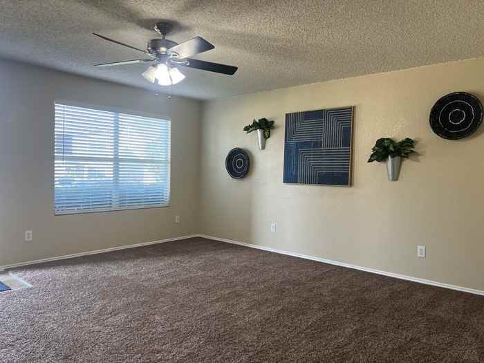 1836 Vineridge Ln - Photo 2 of 27