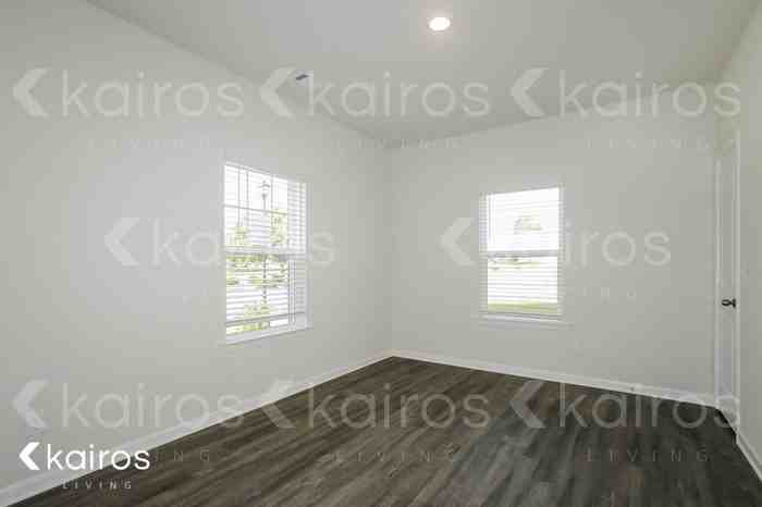 7008 Pinehurst Way N - Photo 4 of 17