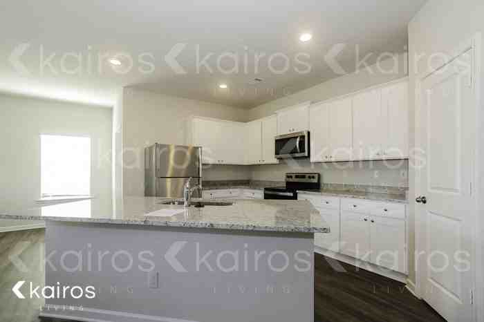 7008 Pinehurst Way N - Photo 5 of 17