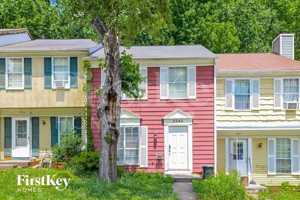 featured image of 2945 Aspen Woods Entry