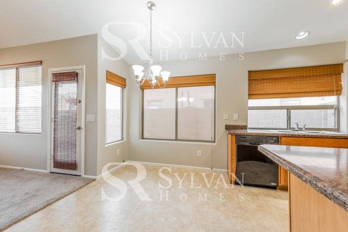 40422 W Novak Ln - Photo 5 of 15