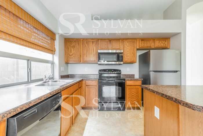 40422 W Novak Ln - Photo 6 of 15