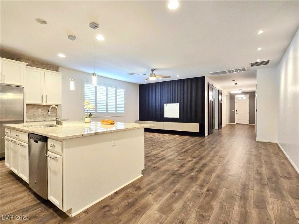 6233 Canterbury Field Rd - Photo 2 of 35