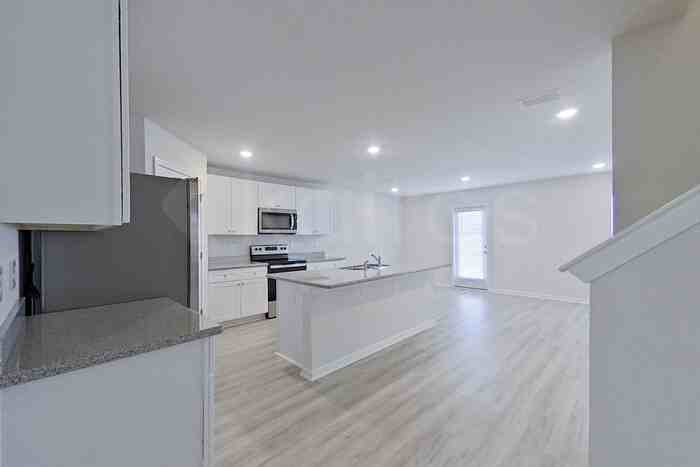 412 Monarch Ln - Photo 6 of 25