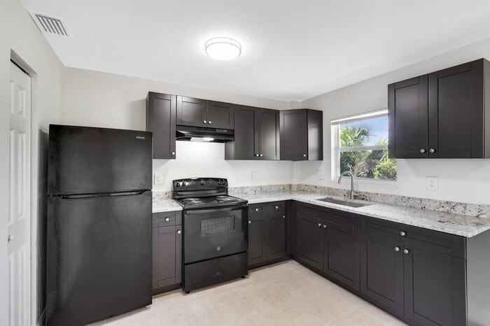 3237 Avenue J #Q - Photo 2 of 11