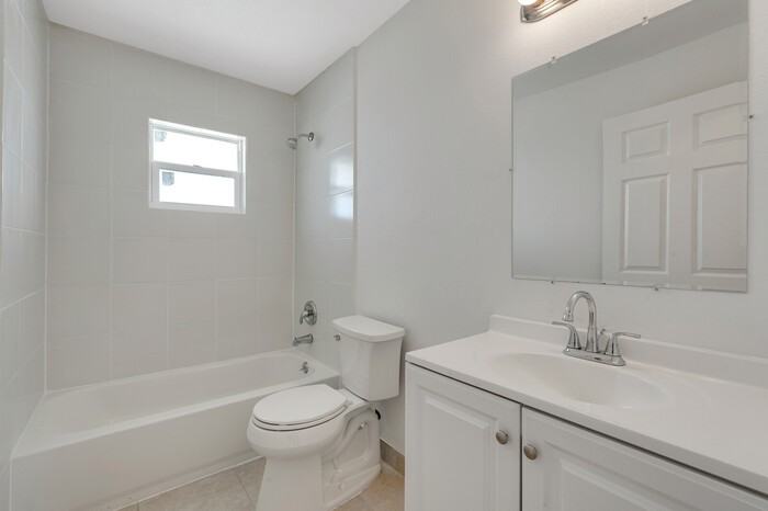 3237 Avenue J #Q - Photo 4 of 11