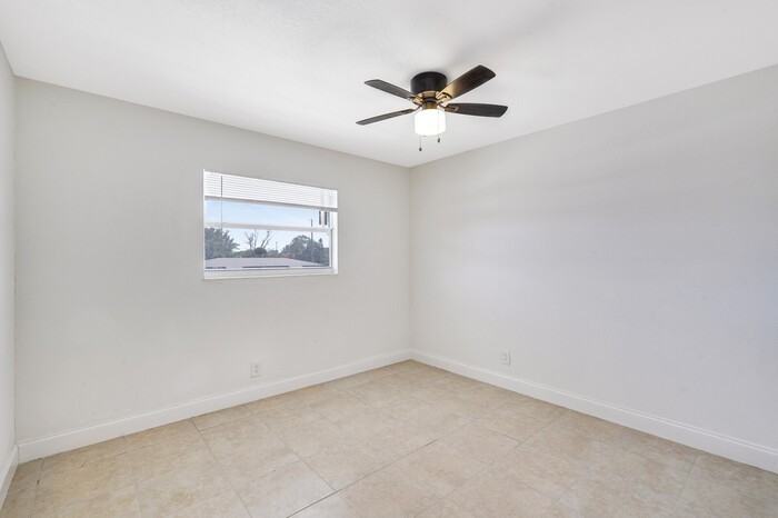 3237 Avenue J #Q - Photo 7 of 11
