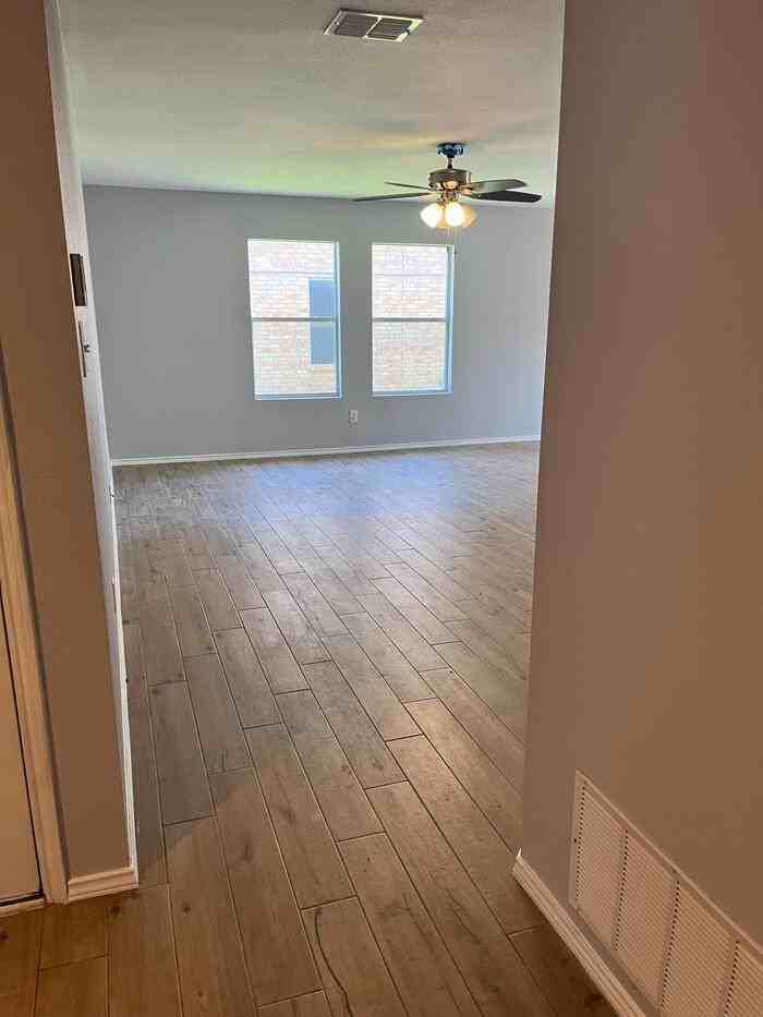 11928 Shine Avenue - Photo 2 of 8