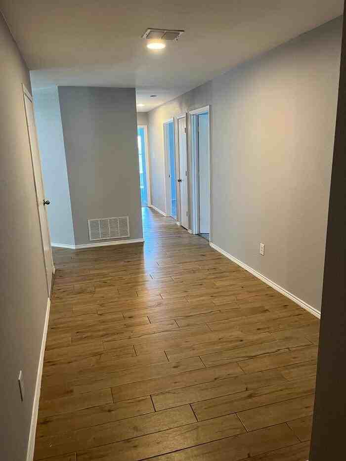 11928 Shine Avenue - Photo 3 of 8