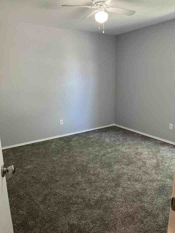 11928 Shine Avenue - Photo 6 of 8