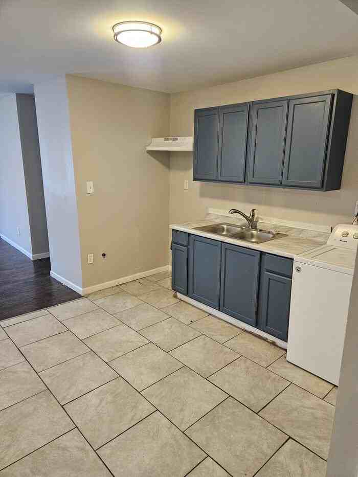 2561 East 23rd Avenue - Photo 7 of 14