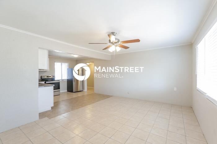 608 W Mission Ln - Photo 4 of 15