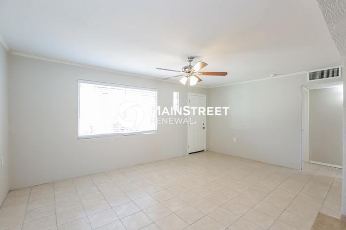 608 W Mission Ln - Photo 5 of 15