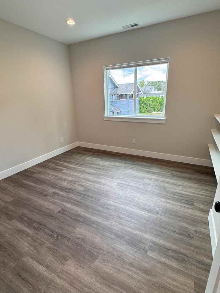 1045 Se Ford St #A - Photo 7 of 13