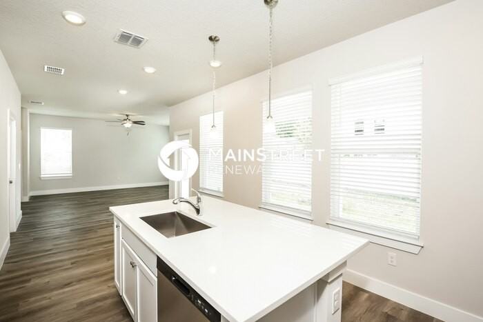 816 E Voorhis Ave - Photo 4 of 17