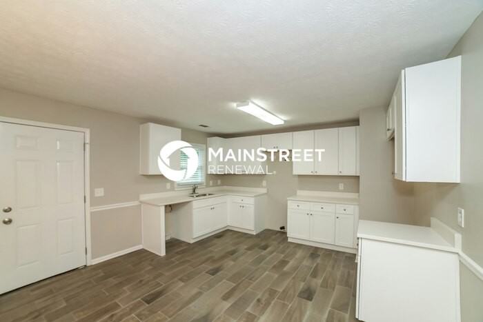 8218 Lakeview Drive Southwest - Photo 4 of 16