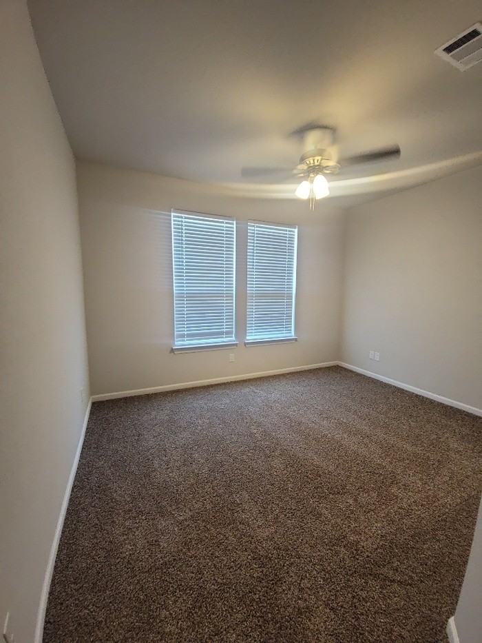 1118 Silverthorn Trl - Photo 3 of 7