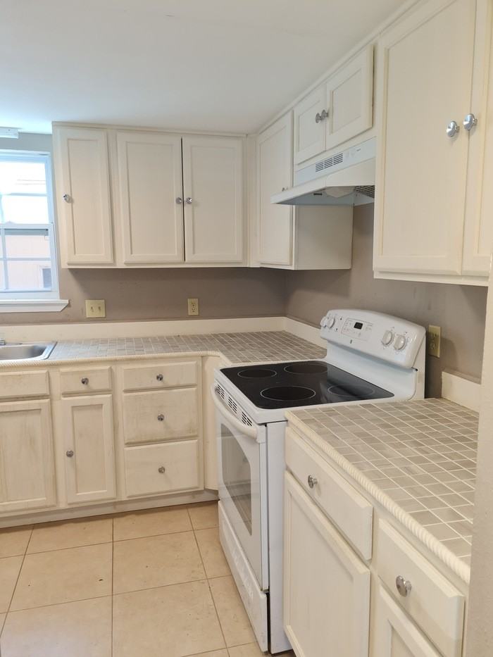 2402 North Ed Carey Drive - Photo 3 of 13