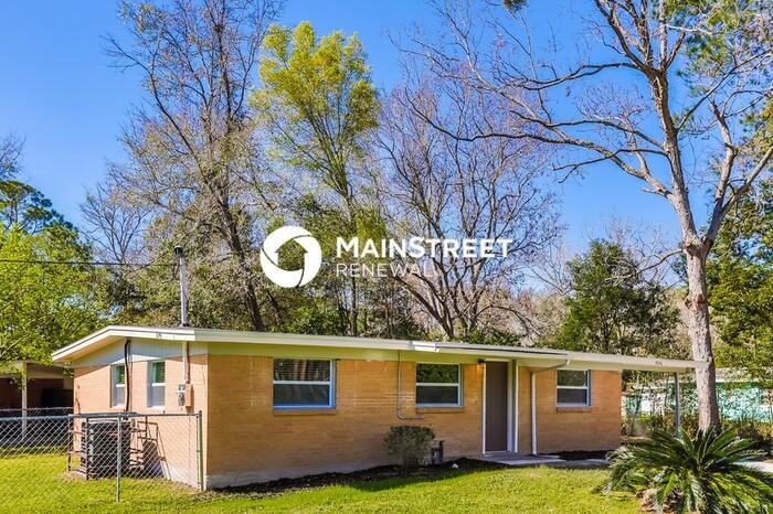 9246 Spottswood Rd - Photo 3 of 16