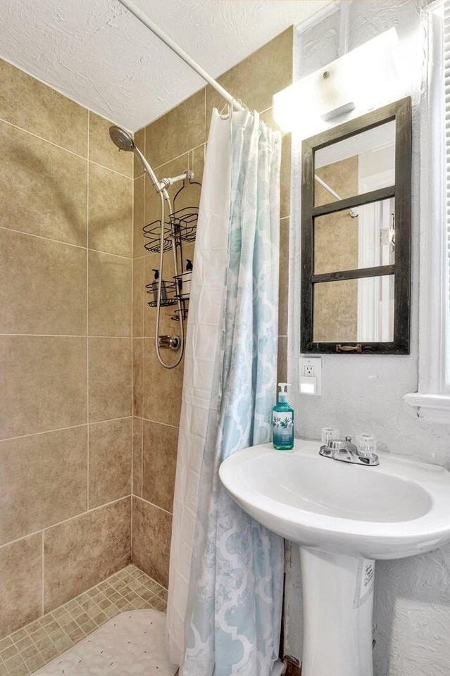 1108 24th St W - Photo 3 of 19