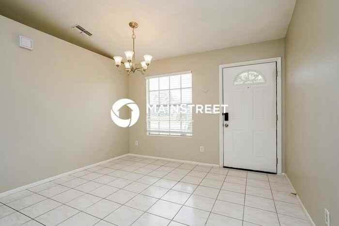 3008 Sw 6th Ave - Photo 5 of 16
