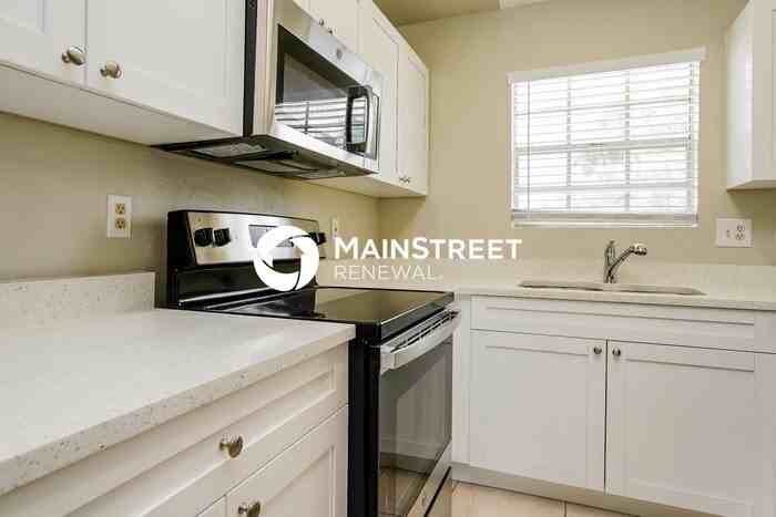 3008 Sw 6th Ave - Photo 6 of 16